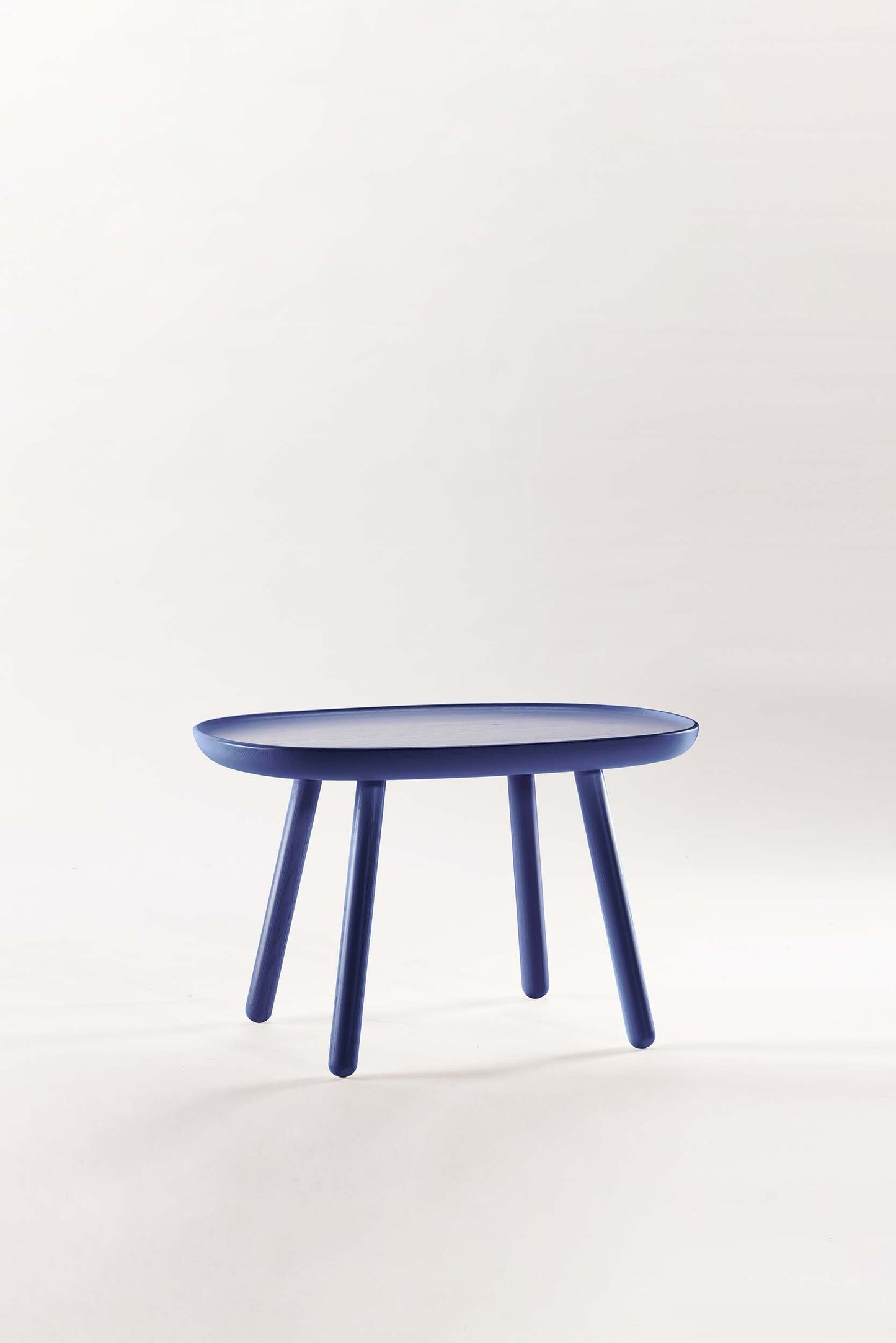Naïve 610 Side Table in Ash