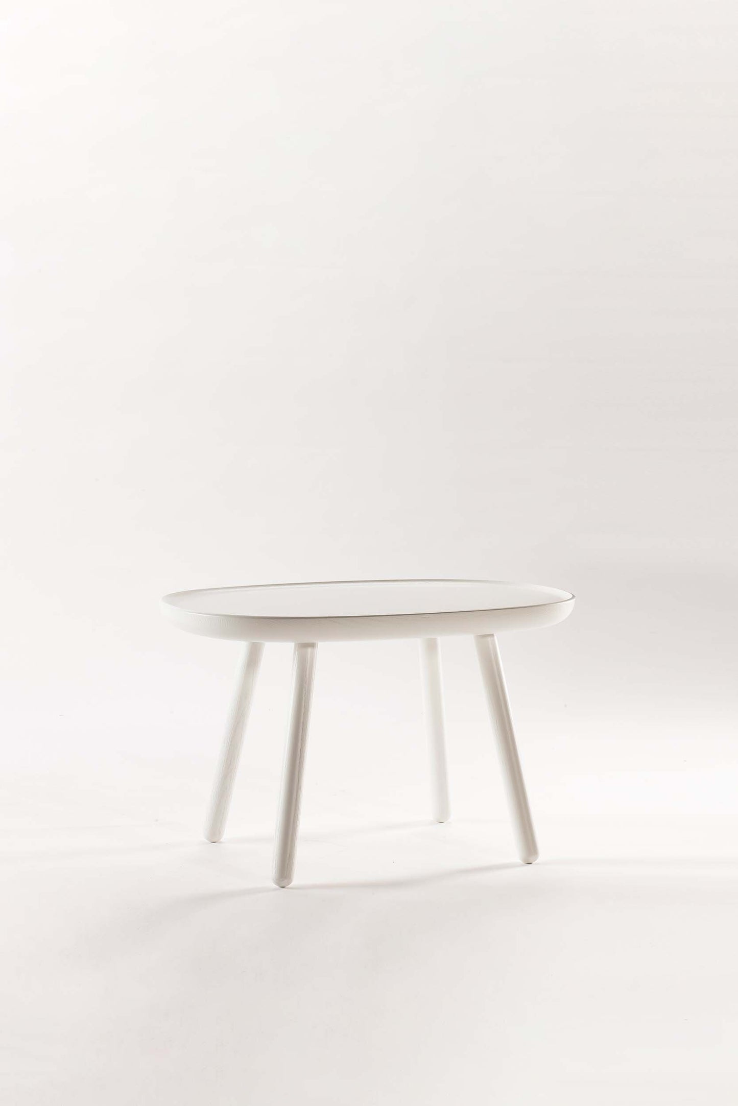 Naïve 610 Side Table in Ash