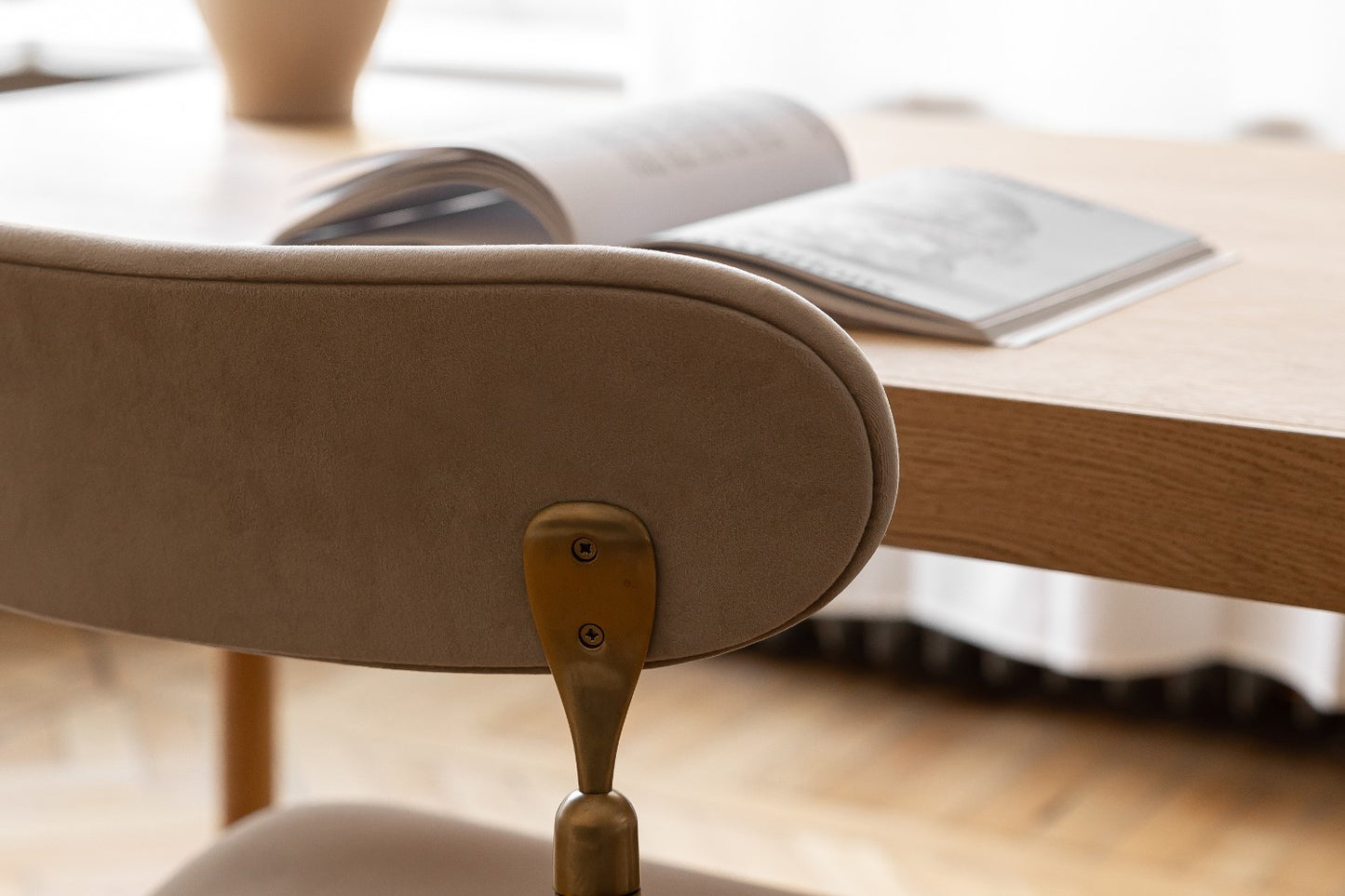 7.1  Dining Chair in Oak