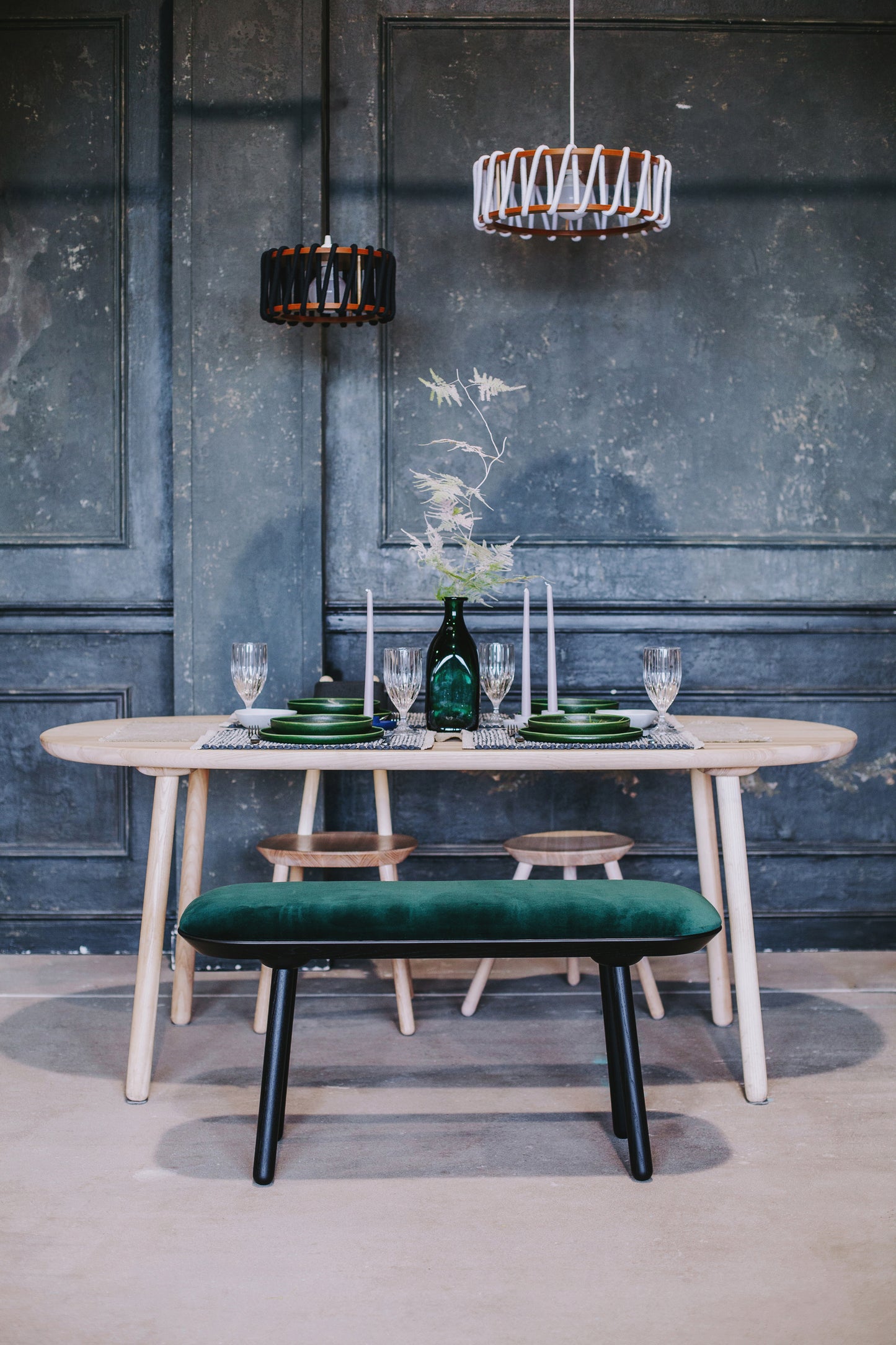 Naïve Dining Table D180cm in Ash